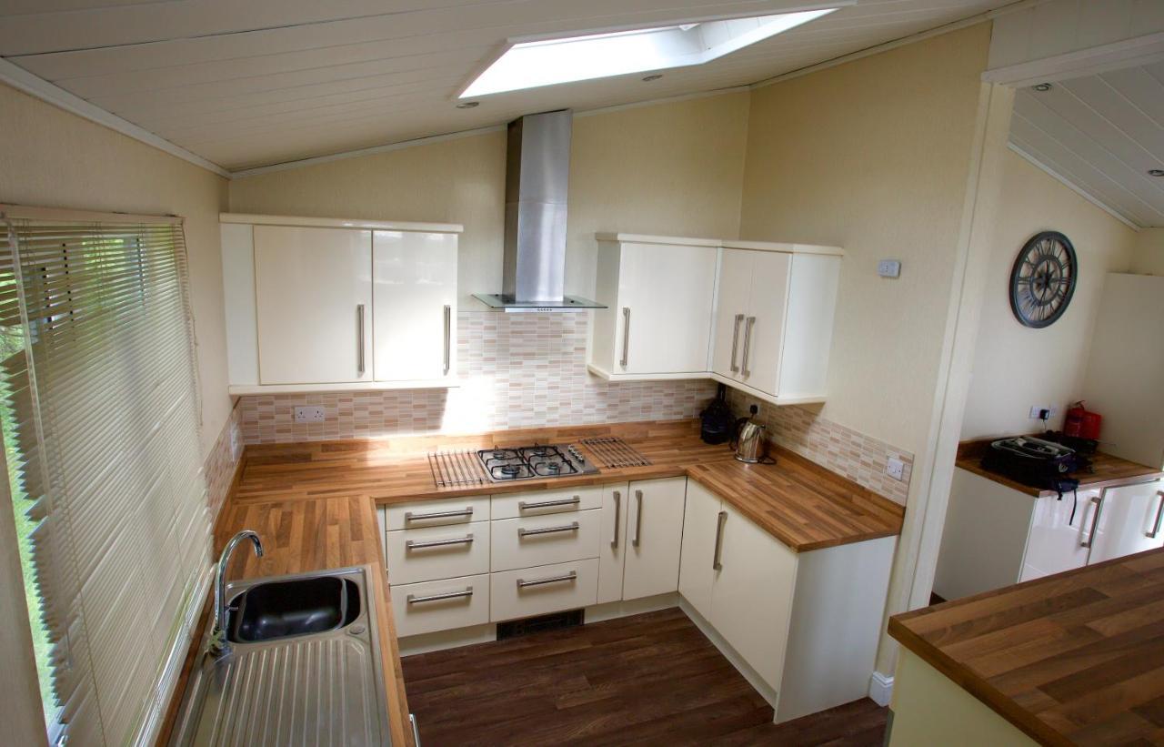 Lovely 3-Bed Cottage In Ели Екстериор снимка